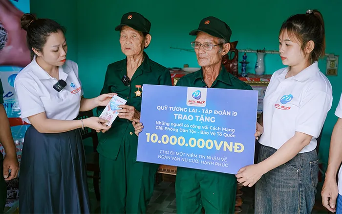 Đội ngũ dịch vụ khách hàng chuyên nghiệp của FABET luôn sẵn sàng hỗ trợ 24/7